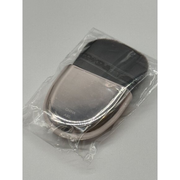 La Mer Creme De Mini Makeup Brush - Picture 2 of 3